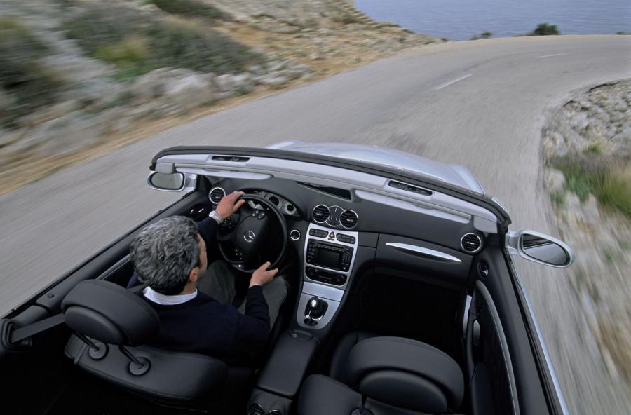  Mercedes-Benz CLK55 AMG Cabriolet 2004 года  (фото 32 из 35)
